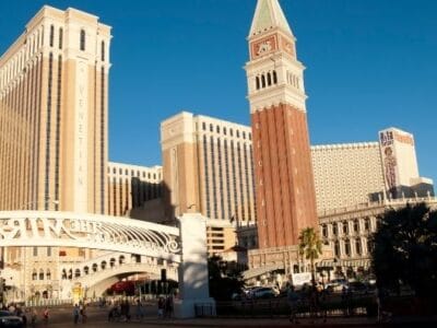 Las Vegas Sands Corporation Sees Revenue Rebound as the Losses Narrow